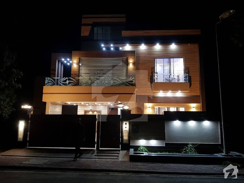 10 Marla Stunning Owner Built Luxurious House for Sale in Bahria Town