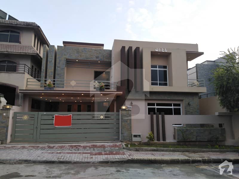 بحریہ ٹاؤن فیز 2 بحریہ ٹاؤن راولپنڈی راولپنڈی میں 6 کمروں کا 1 کنال مکان 4.7 کروڑ میں برائے فروخت۔