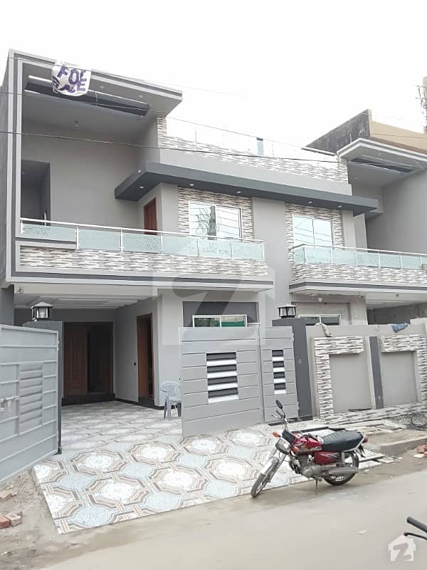 10 Marla Brand New Beautiful Solid House At Hot Location