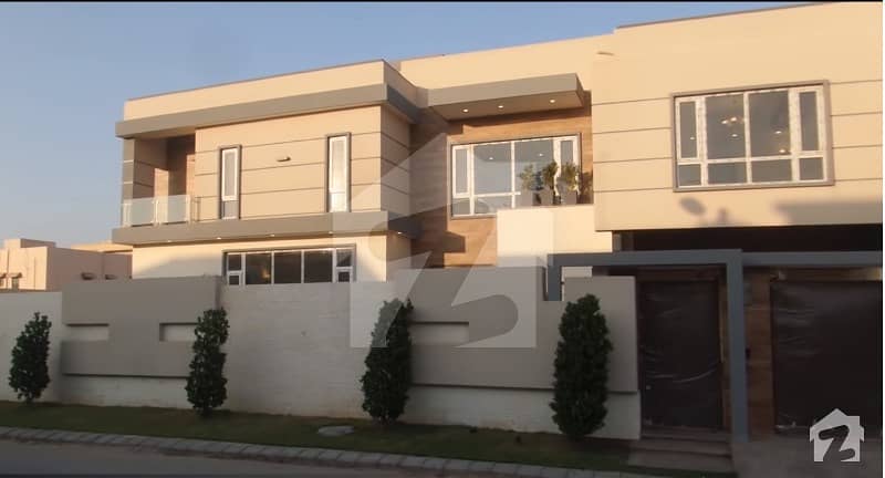 Brand new Bungalow 1000 Yard Phase VIII West Open 6 Bedroom For Sale