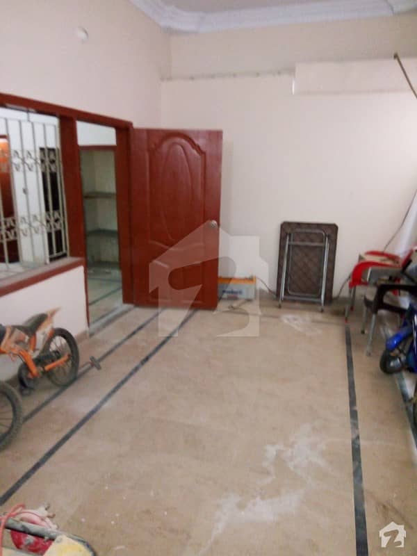 بفر زون - سیکٹر 15-A / 5 بفر زون نارتھ کراچی کراچی میں 6 کمروں کا 5 مرلہ مکان 2.5 کروڑ میں برائے فروخت۔