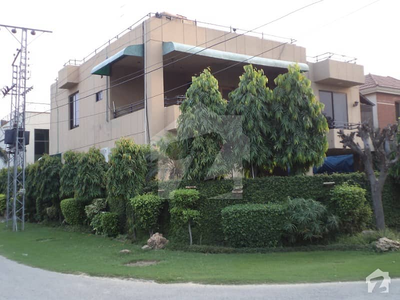 ڈی ایچ اے فیز 3 - بلاک ڈبلیو فیز 3 ڈیفنس (ڈی ایچ اے) لاہور میں 5 کمروں کا 1 کنال مکان 4.25 کروڑ میں برائے فروخت۔
