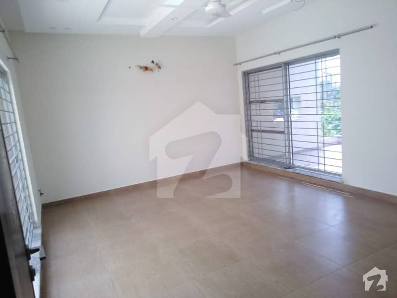 1 Kanal 3 Bed Upper Portion With Drawing Dinning TV Lounge Kitchen Of A Beautiful House