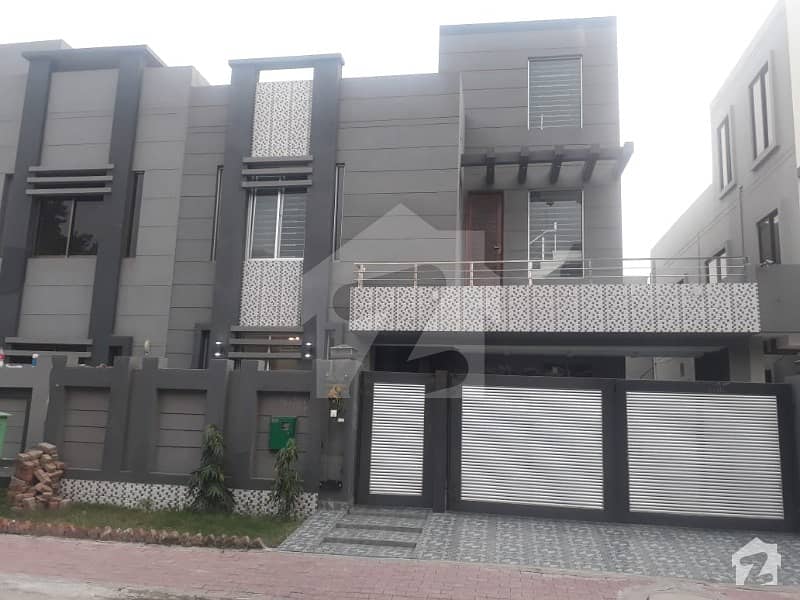 10 Marla Outclass House For Sale In Tuip Block Bahria Town Lahore