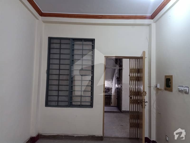 علامہ اقبال ٹاؤن لاہور میں 3 کمروں کا 3 مرلہ فلیٹ 25 ہزار میں کرایہ پر دستیاب ہے۔
