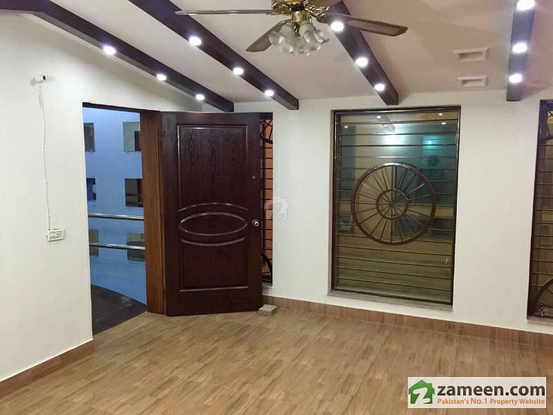 8 Kanal Beautiful Location Farm House