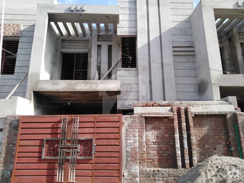 ایم بی ولاز کشمیر روڈ سیالکوٹ میں 6 مرلہ مکان 1.5 کروڑ میں برائے فروخت۔