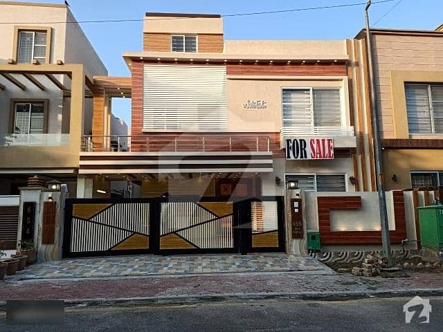 10 Marla brand new out class location house for sale in Bahria Town Lahore