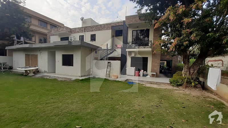 A Marvellous House For Sale On Ideal Location Of F-8 Sector