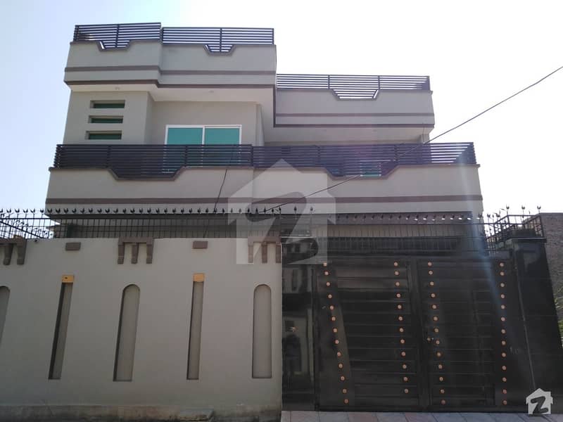 آفیسرز گارڈن کالونی ورسک روڈ پشاور میں 7 کمروں کا 8 مرلہ مکان 2.4 کروڑ میں برائے فروخت۔