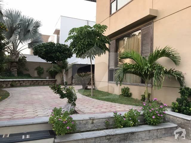 ڈی ایچ اے فیز 6 ڈی ایچ اے کراچی میں 8 کمروں کا 2 کنال مکان 18 کروڑ میں برائے فروخت۔