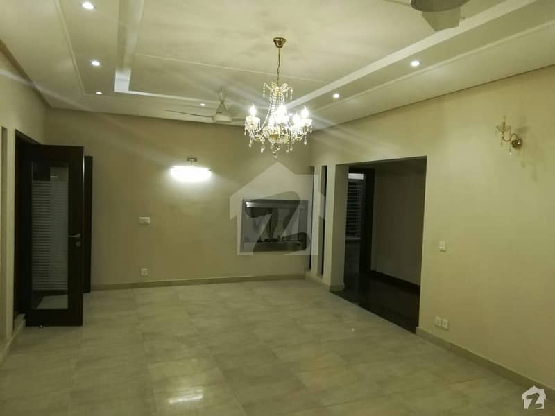 ڈیوائن گارڈنز ۔ بلاک ڈی ڈیوائن گارڈنز لاہور میں 4 کمروں کا 12 مرلہ مکان 2.2 کروڑ میں برائے فروخت۔