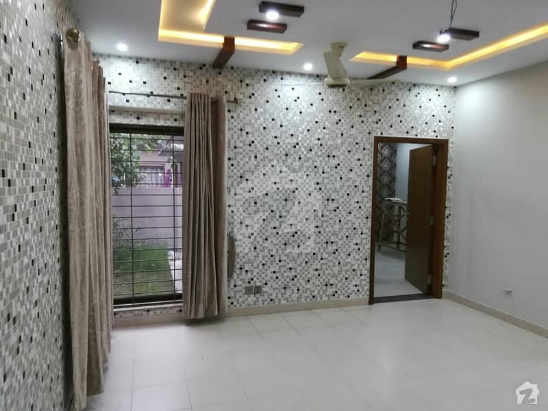 ڈیوائن گارڈنز ۔ بلاک سی ڈیوائن گارڈنز لاہور میں 3 کمروں کا 8 مرلہ مکان 1.7 کروڑ میں برائے فروخت۔