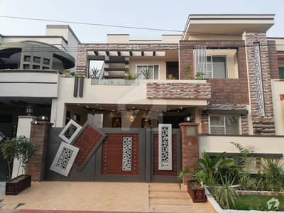 ڈی سی کالونی گوجرانوالہ میں 6 کمروں کا 10 مرلہ مکان 2.25 کروڑ میں برائے فروخت۔ ڈی سی کالونی گوجرانوالہ میں 6 کمروں کا 10 مرلہ مکان 2.25 کروڑ میں برائے فروخت۔