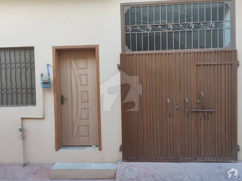 فاروق پورہ ملتان میں 4 کمروں کا 3 مرلہ مکان 30 لاکھ میں برائے فروخت۔