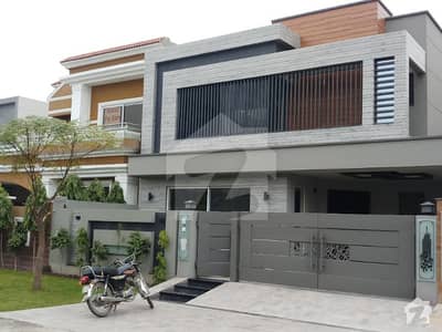 10 Marla Solid House In Low Price On Good Location 10 Marla Solid House In Low Price On Good Location