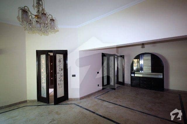 ڈی ایچ اے فیز 3 ڈیفنس (ڈی ایچ اے) لاہور میں 4 کمروں کا 10 مرلہ مکان 95 ہزار میں کرایہ پر دستیاب ہے۔