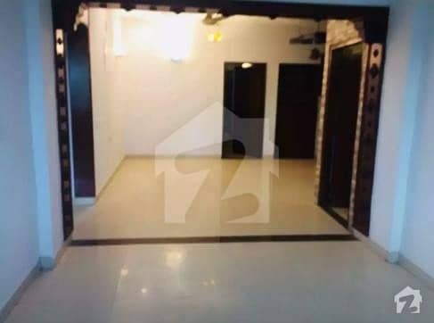کینٹ لاہور میں 4 کمروں کا 14 مرلہ مکان 1.3 لاکھ میں کرایہ پر دستیاب ہے۔