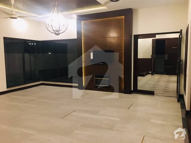 ڈی ایچ اے فیز 7 ڈیفنس (ڈی ایچ اے) لاہور میں 5 کمروں کا 1 کنال مکان 4.3 کروڑ میں برائے فروخت۔
