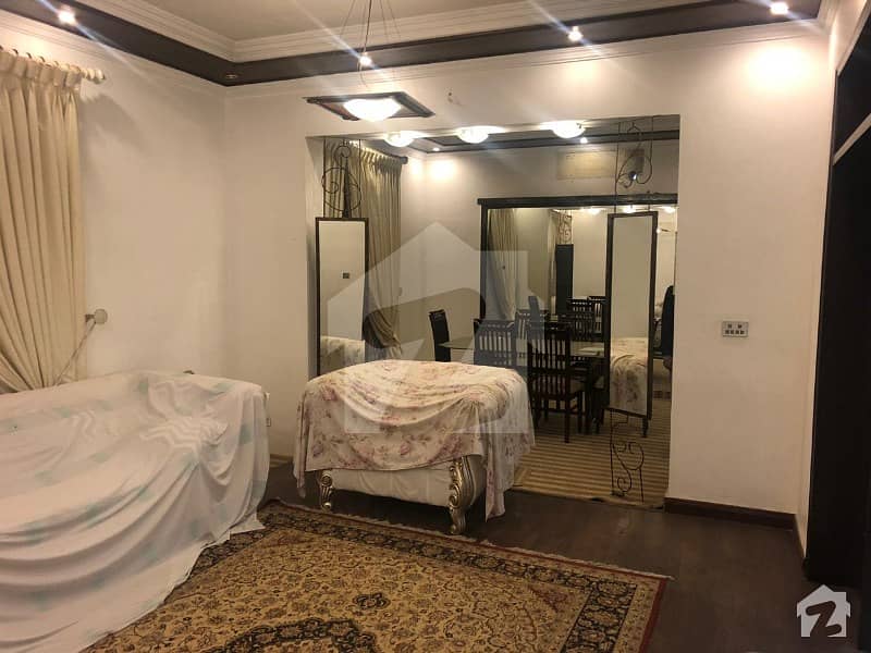 عسکری 5 عسکری لاہور میں 6 کمروں کا 1 کنال مکان 4.45 کروڑ میں برائے فروخت۔