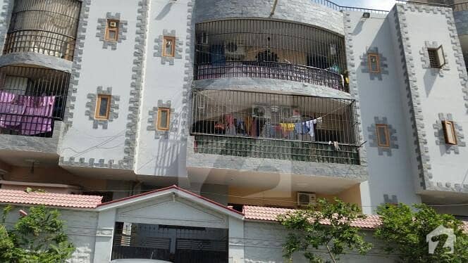 کلفٹن ۔ بلاک 9 کلفٹن کراچی میں 3 کمروں کا 8 مرلہ مکان 2.4 کروڑ میں برائے فروخت۔