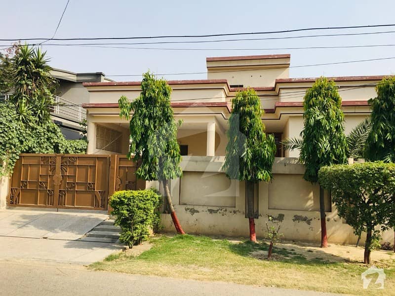 ڈی ایچ اے فیز 4 ڈیفنس (ڈی ایچ اے) لاہور میں 3 کمروں کا 1 کنال مکان 3.3 کروڑ میں برائے فروخت۔