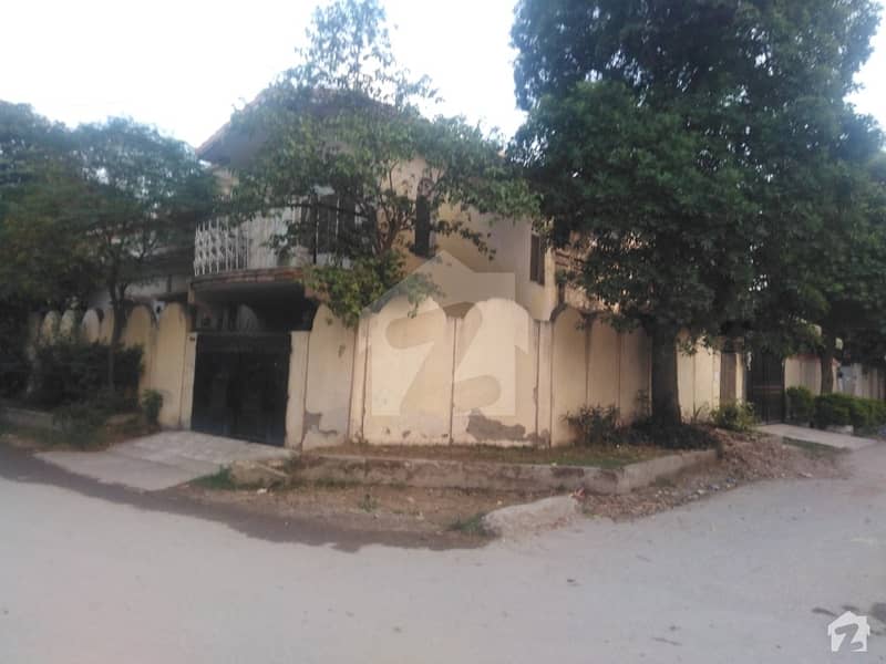 10 Marla Double Storey House Available For Sale In Hayatabad