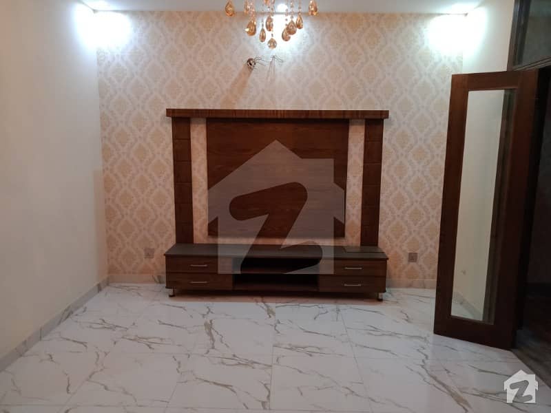 جوہر ٹاؤن فیز 2 جوہر ٹاؤن لاہور میں 5 کمروں کا 5 مرلہ مکان 1.65 کروڑ میں برائے فروخت۔
