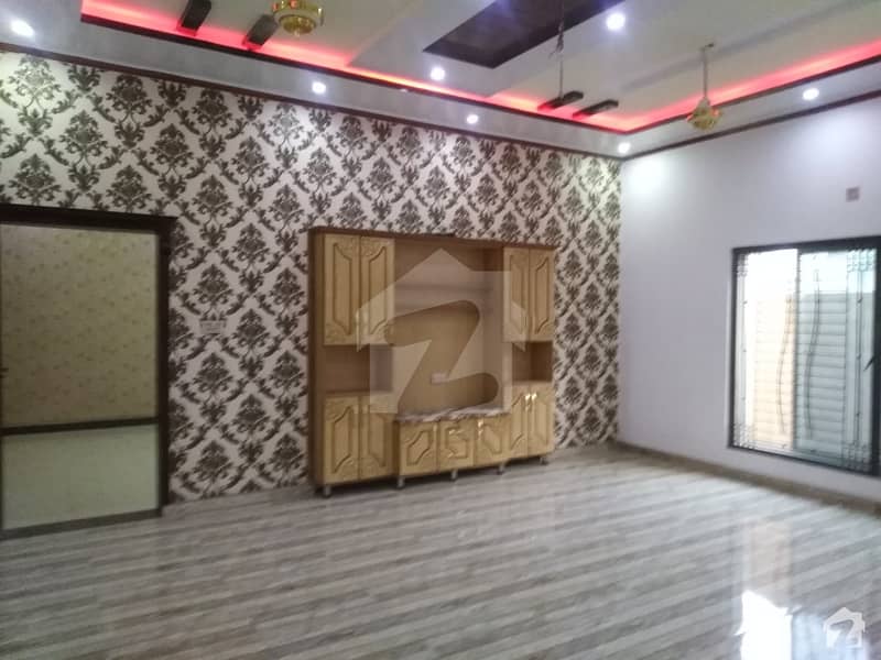 الرحمان فیز 2 - بلاک ڈی الرحمان گارڈن فیز 2 الرحمان گارڈن لاہور میں 5 کمروں کا 8 مرلہ مکان 2.1 کروڑ میں برائے فروخت۔