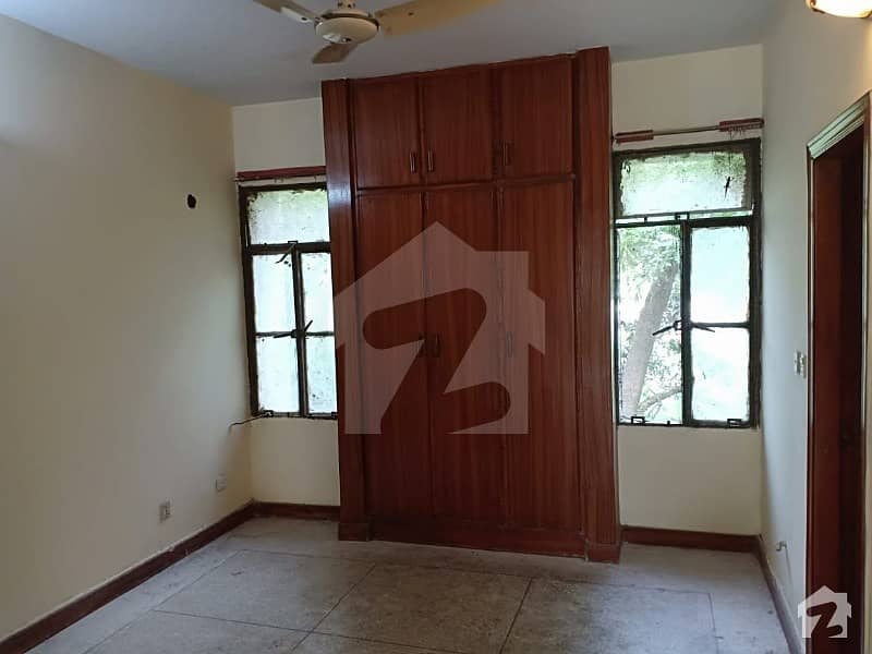 Askari 5 First Floor Flat Three Beds Urgent Available For Rent