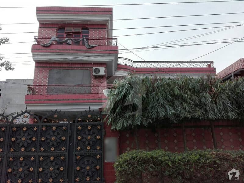 اعظم گارڈنز لاہور میں 7 کمروں کا 1 کنال مکان 3.5 کروڑ میں برائے فروخت۔