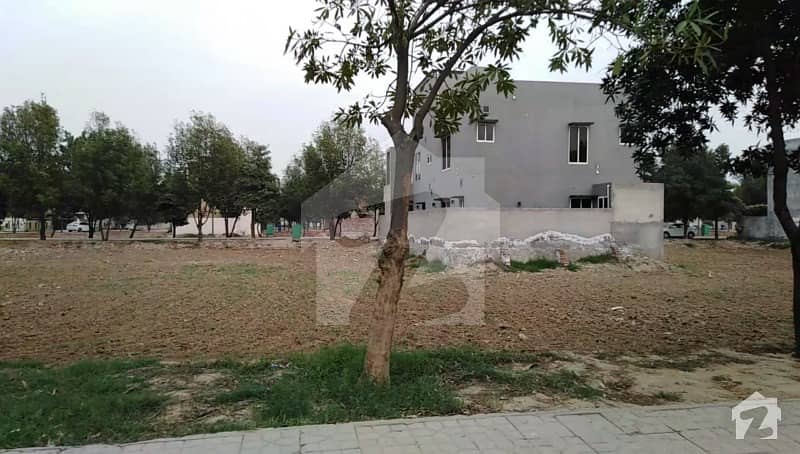 Pair 1 Kanal Corner Plot For Sale At Prime Location In Ee Block Bahria Town Lahore