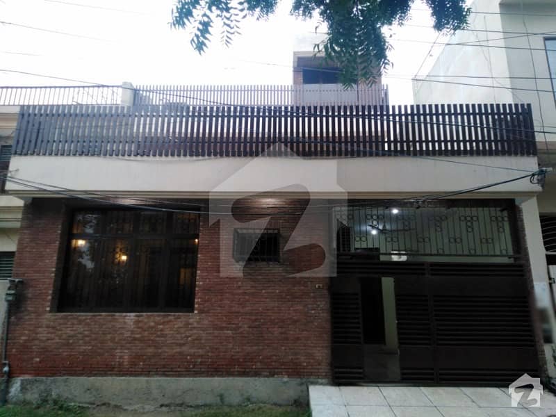 8 Marla Double Storey House Facing Park  For Sale In D Block Of Faisal Town Lahore