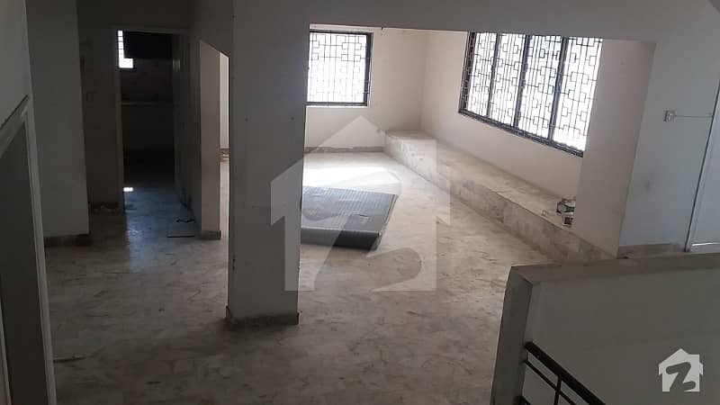 Independent  400 Sq Yd One Unit 5 Bed House For Rent