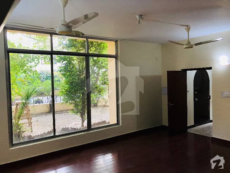 upper portion available for rent in shadman