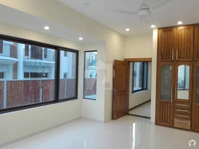 Here Is A Good Opportunity To Live In A Well-Built House Here Is A Good Opportunity To Live In A Well-Built House
