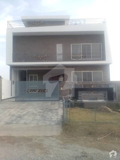 10 MARLA 3 STORY HOUSE FOR RENT