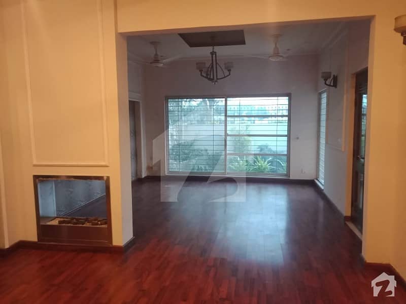 Facing Park 10 Marla Upper Portion Brand New  For Rent In Gulberg 3 Block A3