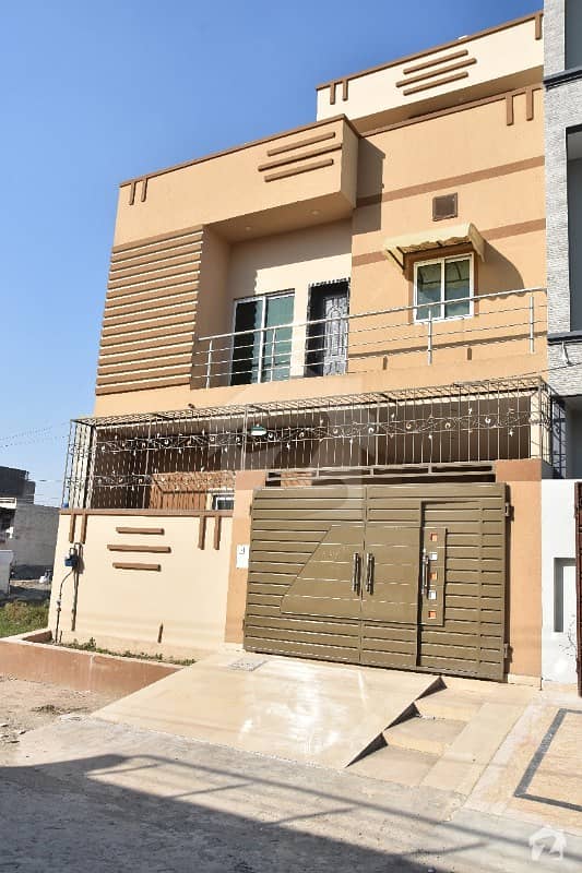 جوبلی ٹاؤن ۔ بلاک ایف جوبلی ٹاؤن لاہور میں 5 کمروں کا 5 مرلہ مکان 1.2 کروڑ میں برائے فروخت۔