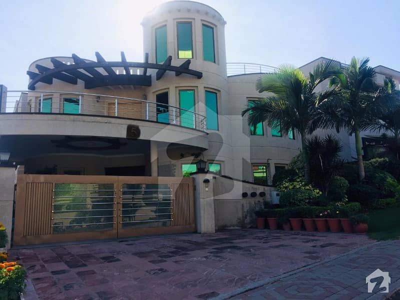 ڈیفینس کالونی راولپنڈی میں 5 کمروں کا 1 کنال مکان 5 کروڑ میں برائے فروخت۔