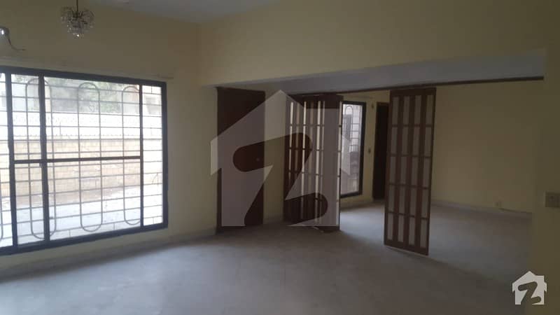 کلفٹن ۔ بلاک 9 کلفٹن کراچی میں 4 کمروں کا 11 مرلہ مکان 1.2 لاکھ میں کرایہ پر دستیاب ہے۔