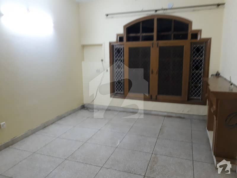 F-10/2 600 Sq Yd Beautiful Double Storey 6 Bed House For Rent