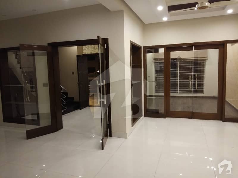 Facing Park 10 Marla Upper Portion Brand New  For Rent In Gulberg 3 - Block A3