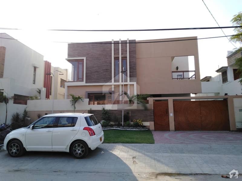 ڈی ایچ اے فیز 7 ڈی ایچ اے کراچی میں 6 کمروں کا 1 کنال مکان 12 کروڑ میں برائے فروخت۔