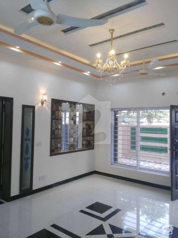 One Kanal Facing Park Single Storey House For Sale