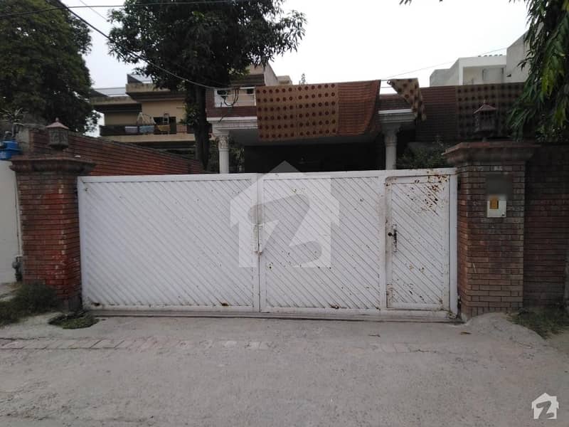 جوہر ٹاؤن فیز 1 جوہر ٹاؤن لاہور میں 5 کمروں کا 1 کنال مکان 4.5 کروڑ میں برائے فروخت۔