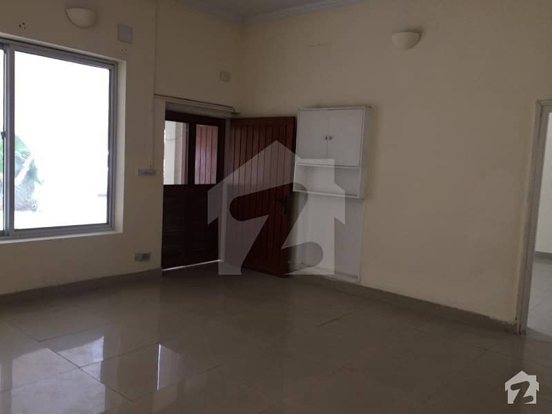 1 Kanal Single Storey House For Rent  In Main Cantt
