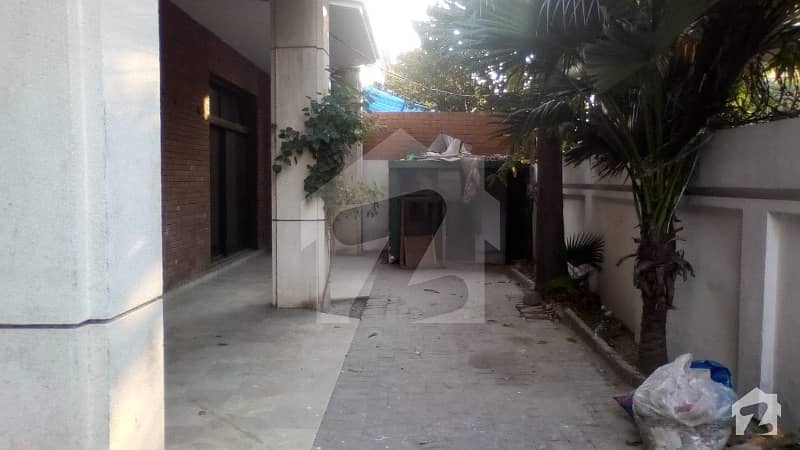 1 Kanal Ideal House Available For Rent For Office Use