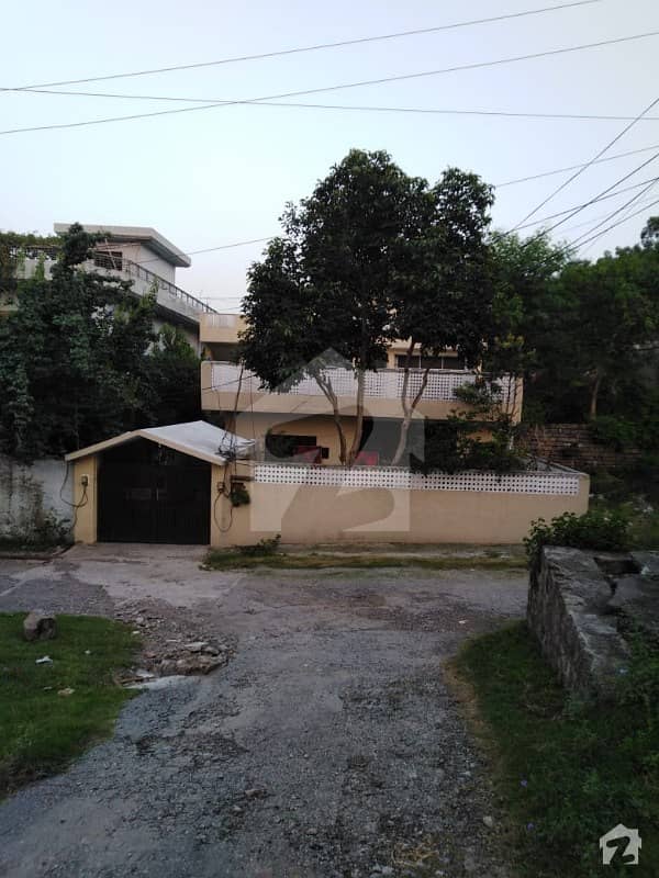 اسلام آباد - مری ایکسپریس وے اسلام آباد میں 7 کمروں کا 13 مرلہ مکان 1.1 کروڑ میں برائے فروخت۔