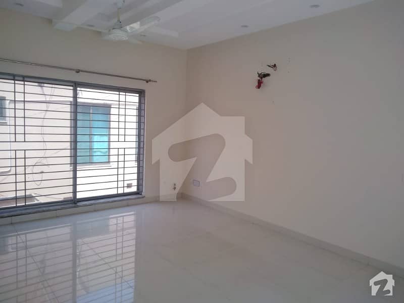 1 Kanal 3 Bed Upper Portion With Drawing Dinning TV Lounge Kitchen Of A Beautiful House